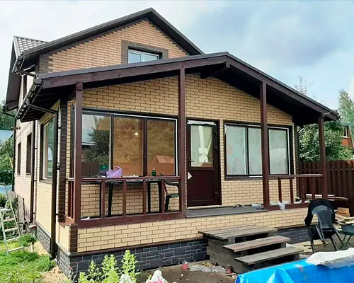 Кирпичная пристройка